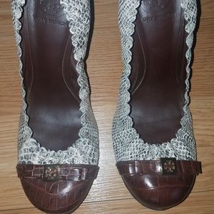 TORY BURCH  New NEVER WORN snakeskin pumps